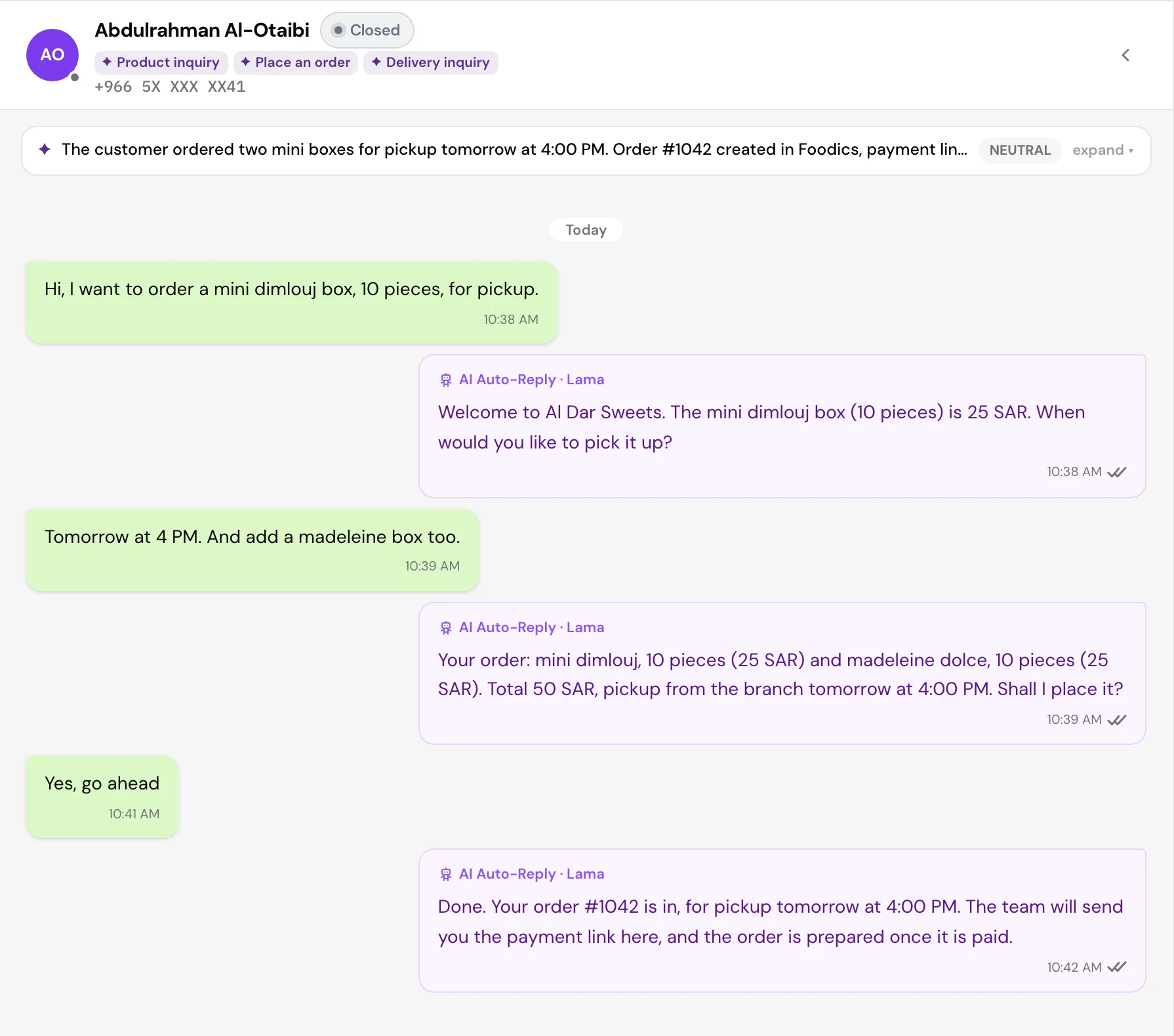A conversation in the tkana inbox: the agent quotes two mini boxes at 25 SAR each, confirms pickup tomorrow at 4:00 PM, places order #1042 and says the team will send the payment link